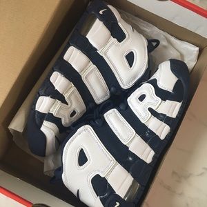 Air more uptempo (gs) women's 7.5