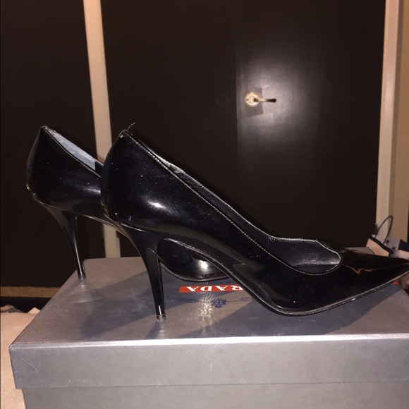 Authentic Burberry shoes - Picture 2 of 4