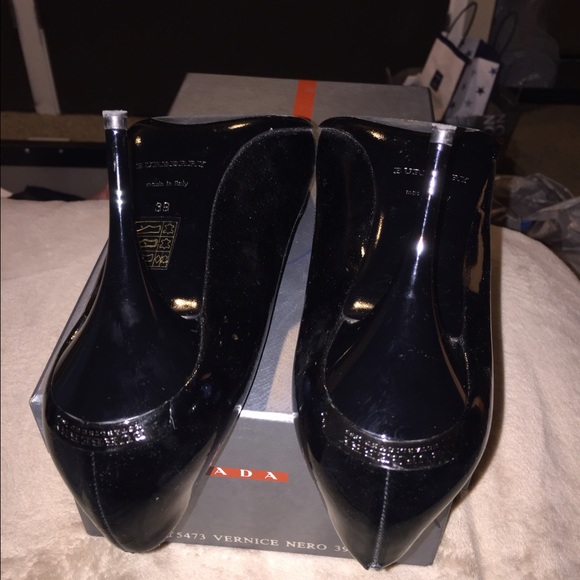 Authentic Burberry shoes - Picture 4 of 4