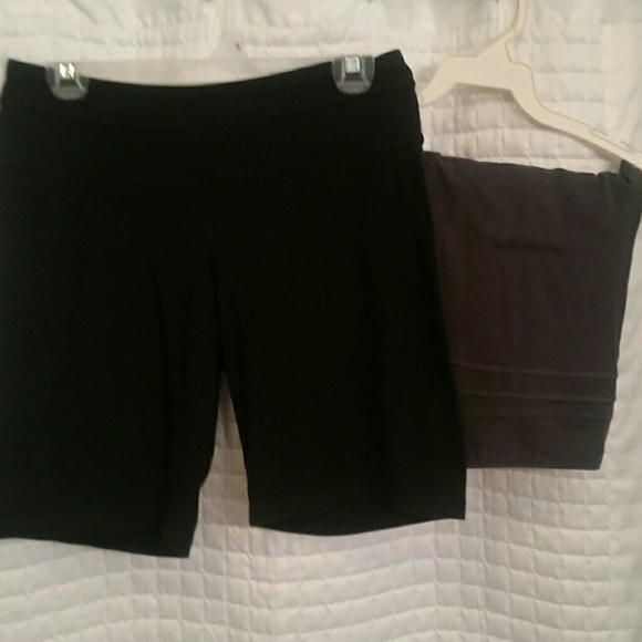2 pairs Avia Bermuda length yoga shorts
