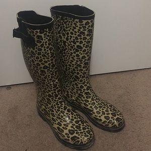 Rain leopard boots