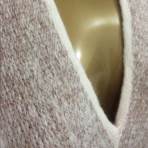 Soft Sweater Poncho 🌺🌴🌞 - Picture 4 of 4