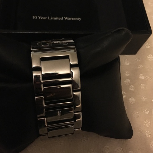 🎉Silver Guess watch! Sale! 🎉 - Picture 2 of 4