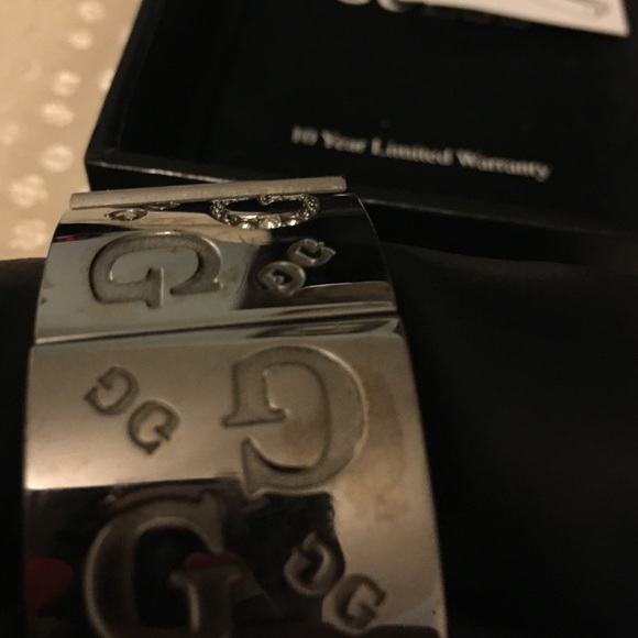 🎉Silver Guess watch! Sale! 🎉 - Picture 3 of 4