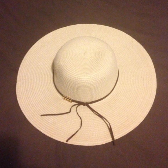 Straw Hat - Picture 2 of 4