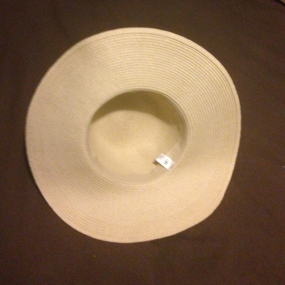 Straw Hat - Picture 3 of 4