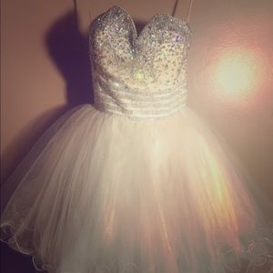 Corseted Off-White Party Dress (Short)