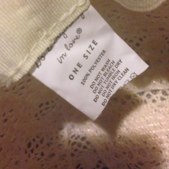 Simulated Lace Hat - Picture 4 of 4