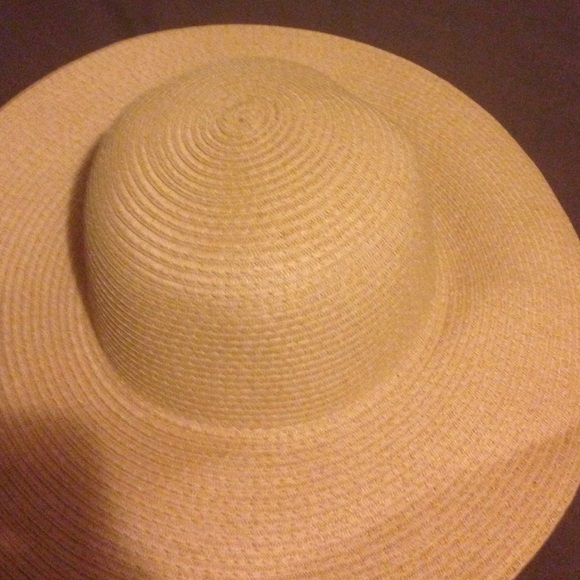 Plain Chic Straw Hat - Picture 2 of 4