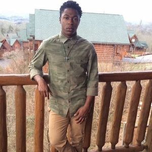 Meet your Posher, Elishua