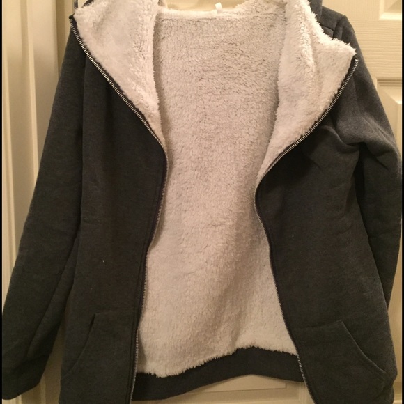 🎉SALE🎉 Soft warm hoodie style with no hood