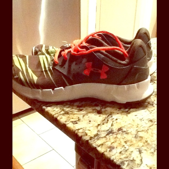 BOYS SNEAKERS
