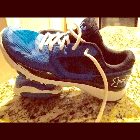 BOYS SNEAKERS