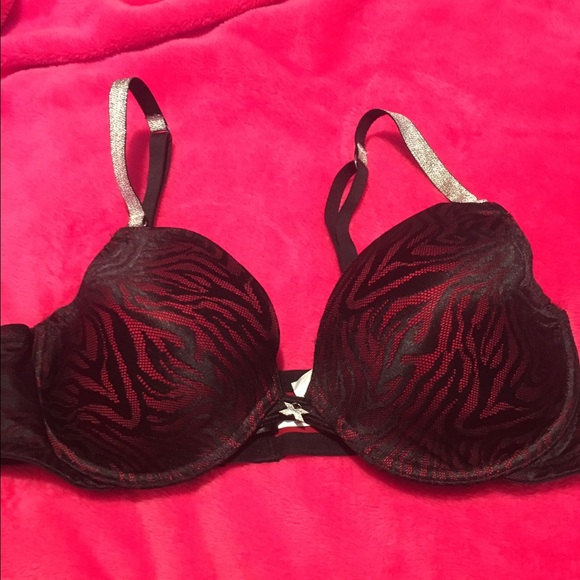 *SOLD* Frederick's of Hollywood black and red bra