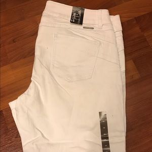 BRAND NEW Curve Creator Crop Jeans