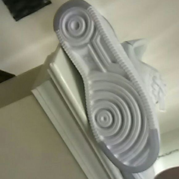 Brand new , never worn size 10 Nike - Picture 2 of 4