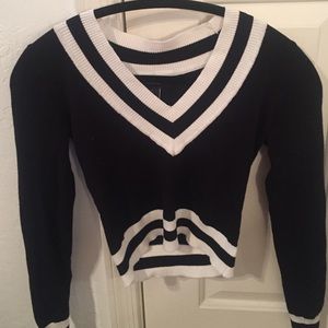 Black v neck cropped shirt