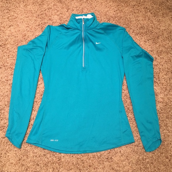 Nike Tops - Nike 1/2 zip pullover top