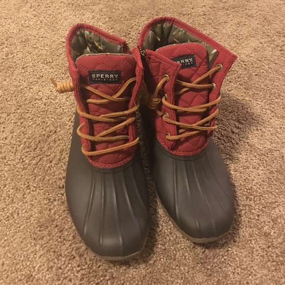 Red burgundy Sperry duck boots size 7.5