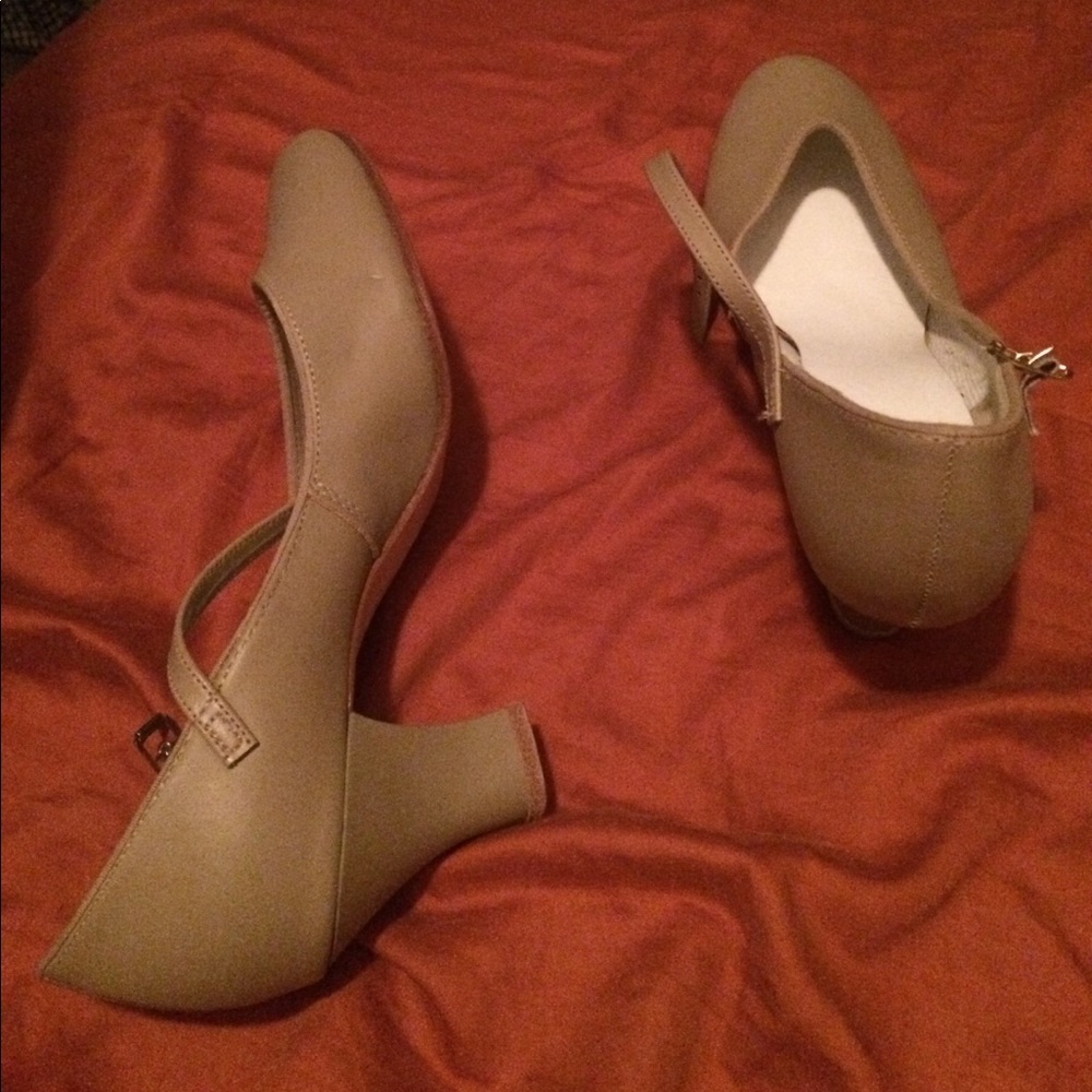 Shoes - Picture 2 of 6