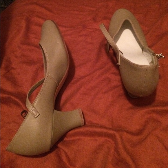 Shoes - Picture 2 of 6