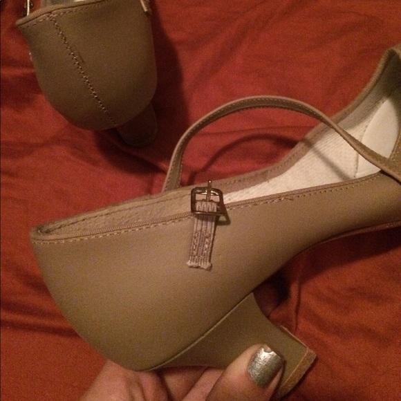 Shoes - Picture 4 of 6