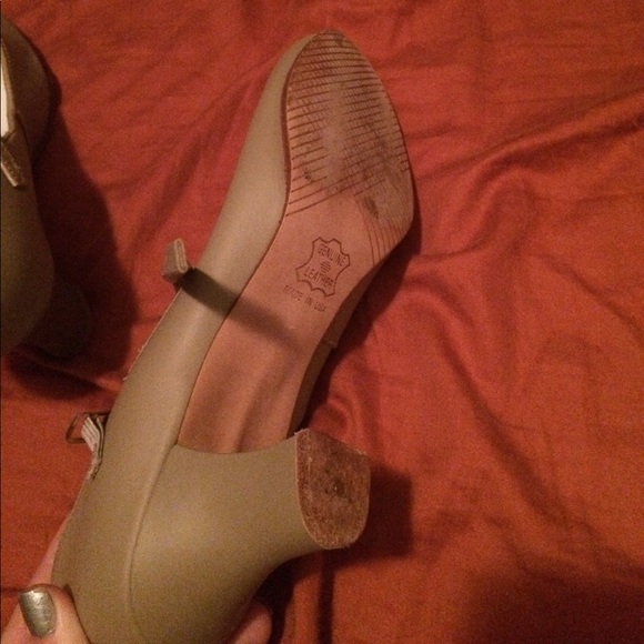 Shoes - Picture 5 of 6