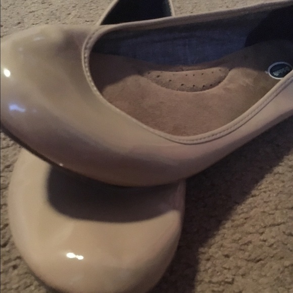 Nude flats