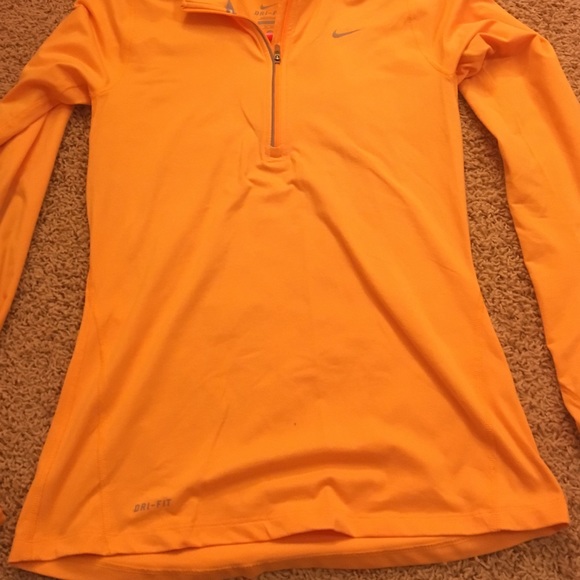 NIKE WOMENS XS HALF ZIP ORANGE PULL OVER - Picture 3 of 4