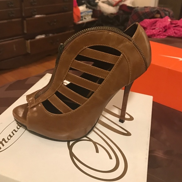Shoes - 20$