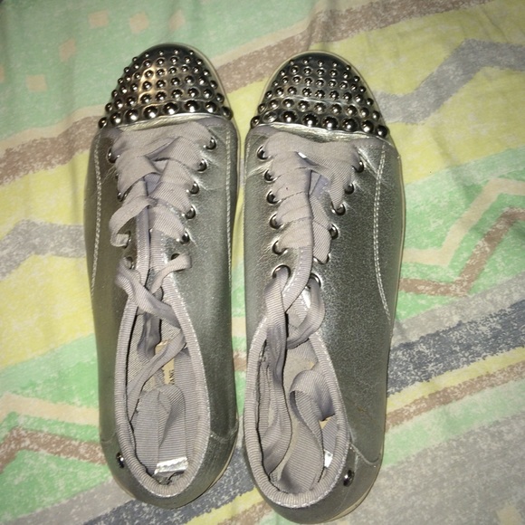 Grey/Silver Sneakers