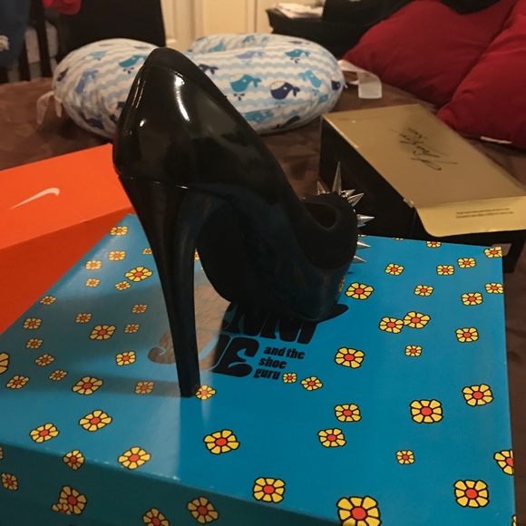 Heels - Picture 1 of 4