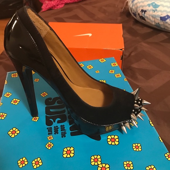 Heels - Picture 3 of 4