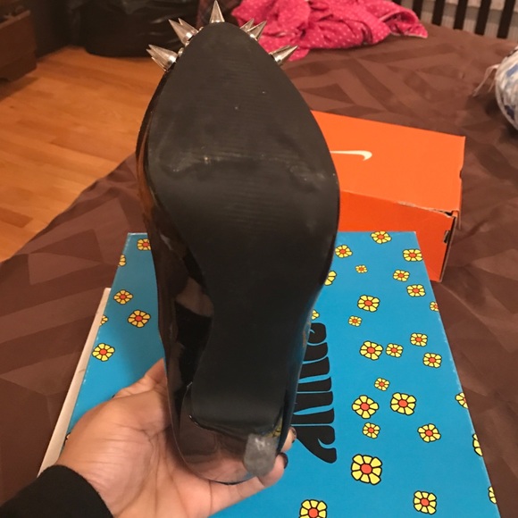 Heels - Picture 4 of 4