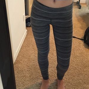 Grey striped Lululemon wonder under leggings
