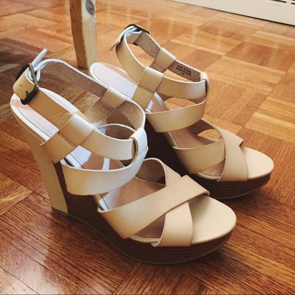 Nude Wedges