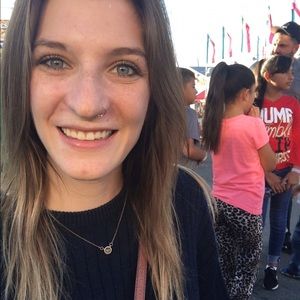 Meet your Posher, Leah