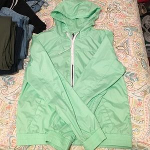 Mint wind breaker it's a Larg but fits like a med