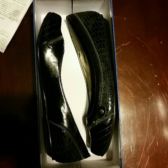 Flats - Picture 4 of 4