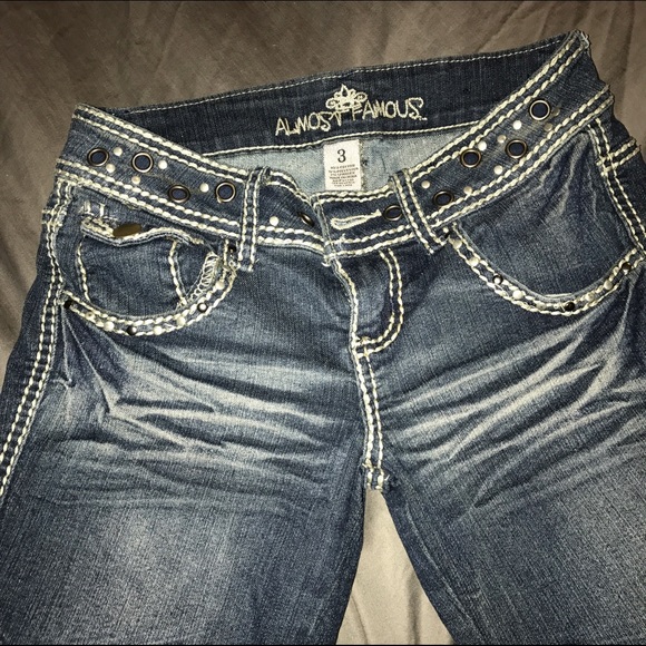 Almost Famous Capri Jeans Size 3 Juniors
