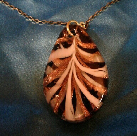 BEAUTIFUL HANDMADE NECKLACE