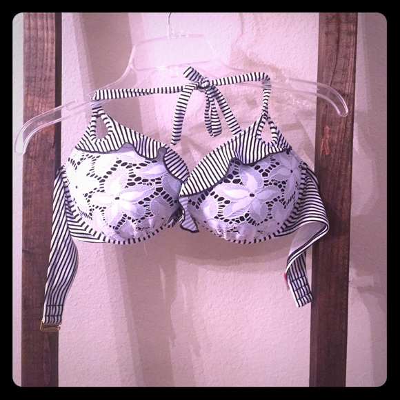 Victoria's Secret bombshell push up bikini top! 👙