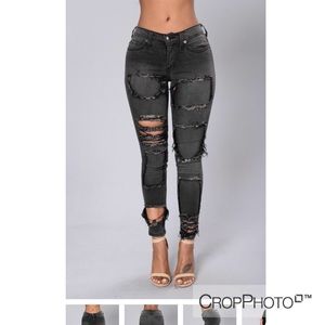 Fashionnova jeans black with distress