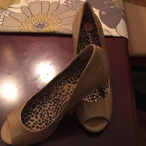 Tan patent leather heels