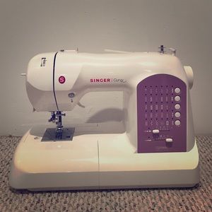 Singer Curvy Sewing Machine