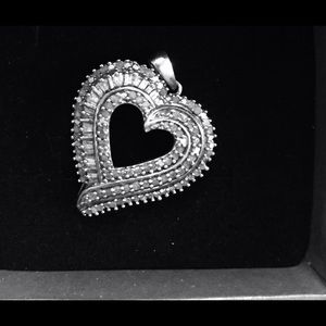 1 carat diamond heart pendant.