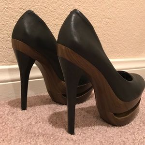 Jessica Simpson Black Platform Pumps
