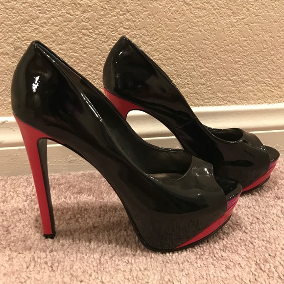 Guess black patent leather peep toe heels