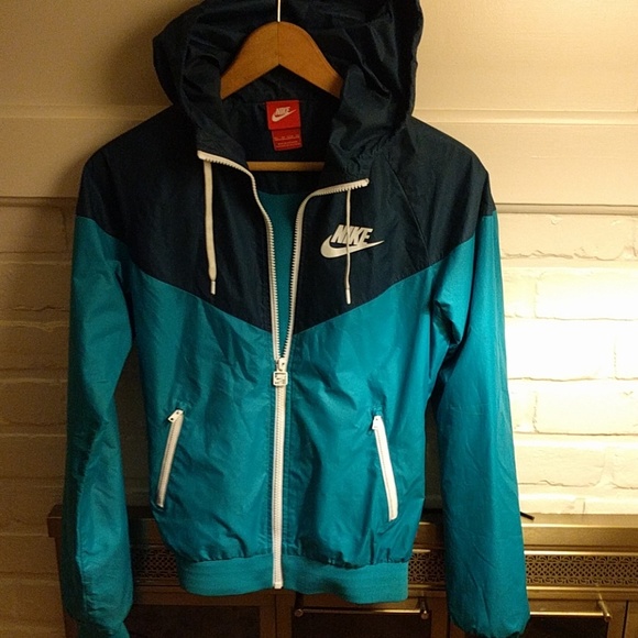 Nike womens Jacket brand NEW condition