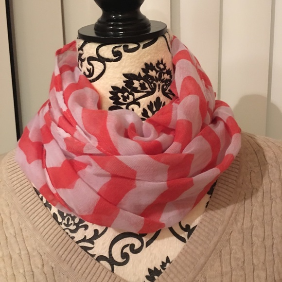 💐NWT INFINITY SCARF - Picture 2 of 3